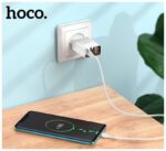 СЗУ Hoco C100A 1USB+1USB-C 20W с дисплеем USB-C/USB-C белый — изображение 2